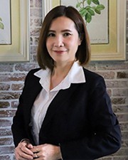 นางเอมอร เขียวชะอุ่ม 